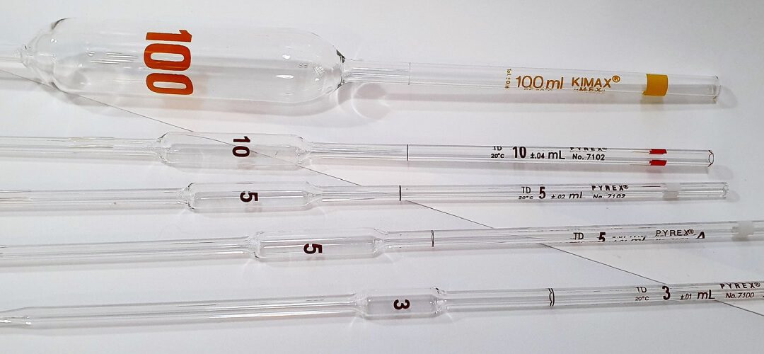 Pipeta de laboratorio: qué es, para qué sirve y tipos